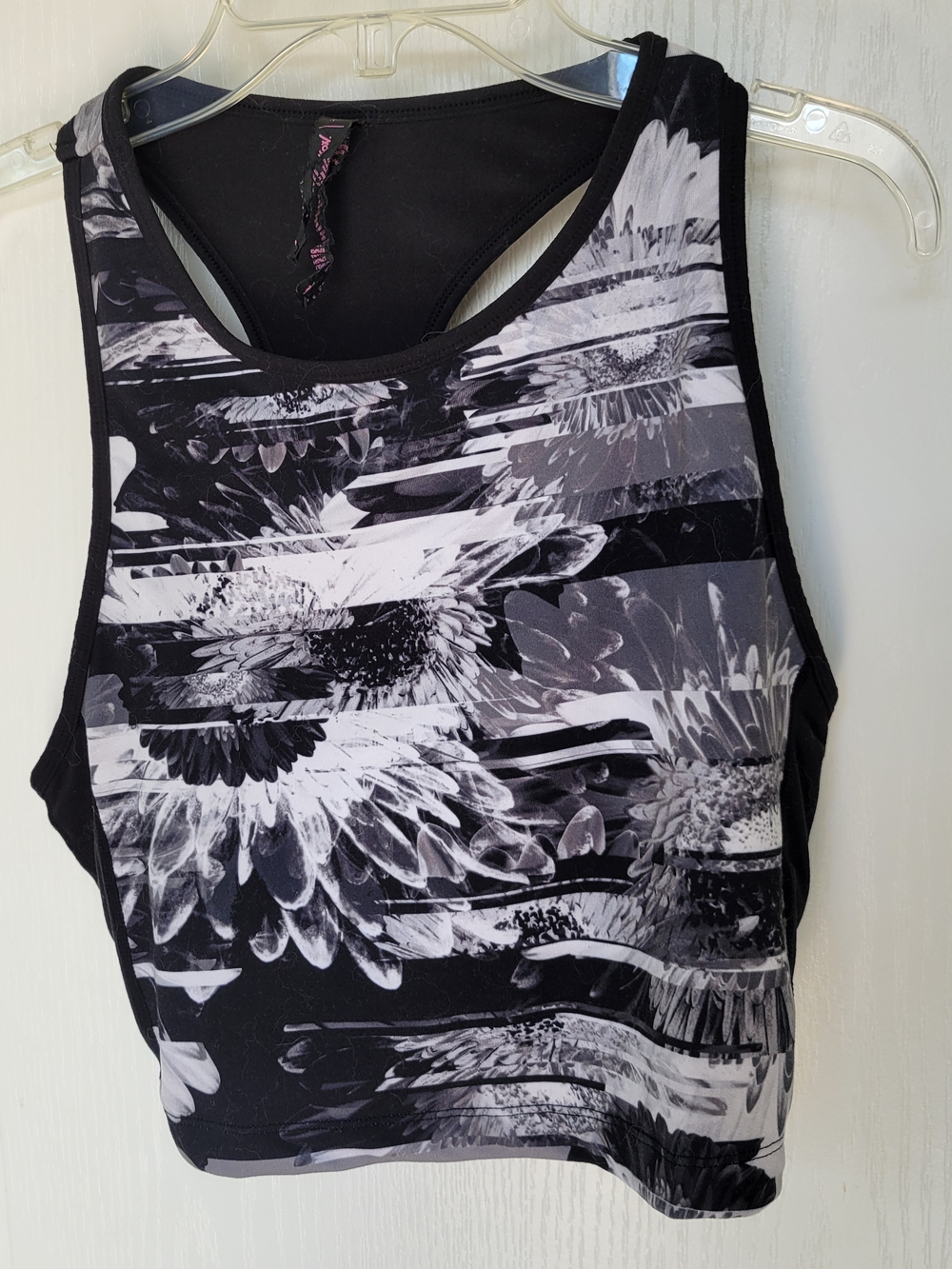 Betsey Johnson Black & White Floral Crop Tank Performancw Top Large